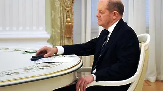 Шолц разговаря един час по телефона с Путин
