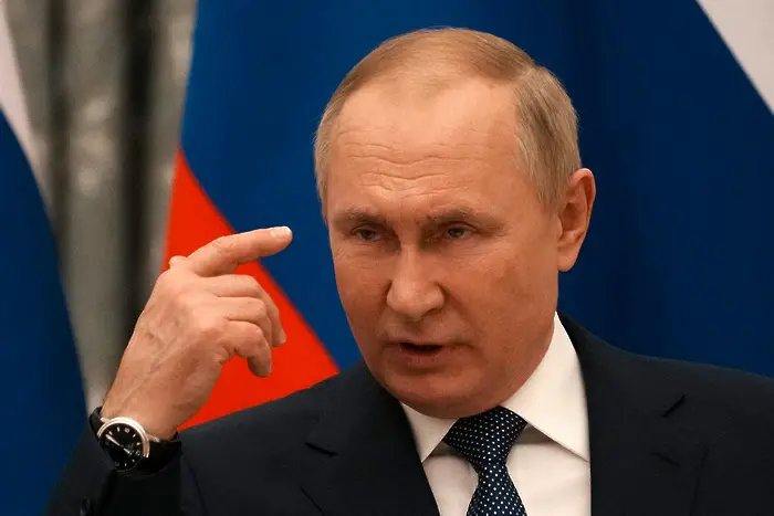 Путин приел засега да не почва нови маневри край Украйна, казва френски източник