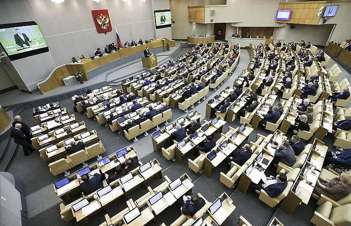 Руският парламент поиска Путин да признае независимостта на Донецк и Луганск