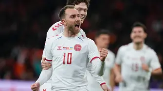 Девет месеца по-късно: Ериксен отново игра за Дания и вкара гол