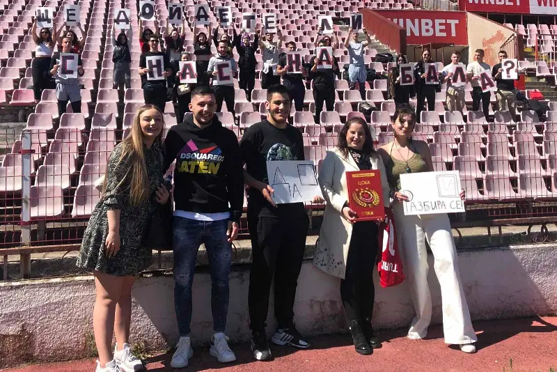Как национал от ЦСКА участва в изненада за учителка по география
