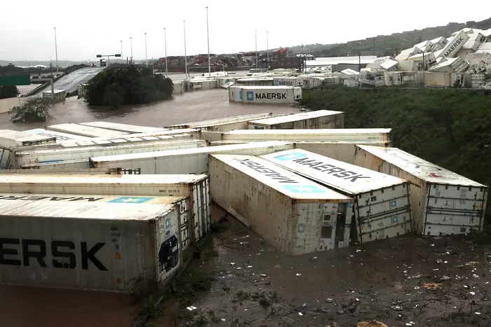Наводнения взеха над 300 жертви в Южна Африка