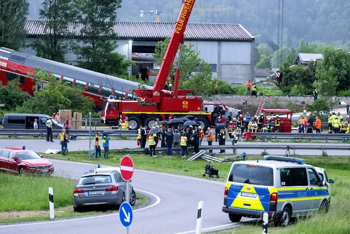 Влак катастрофира в Бавария, има загинали