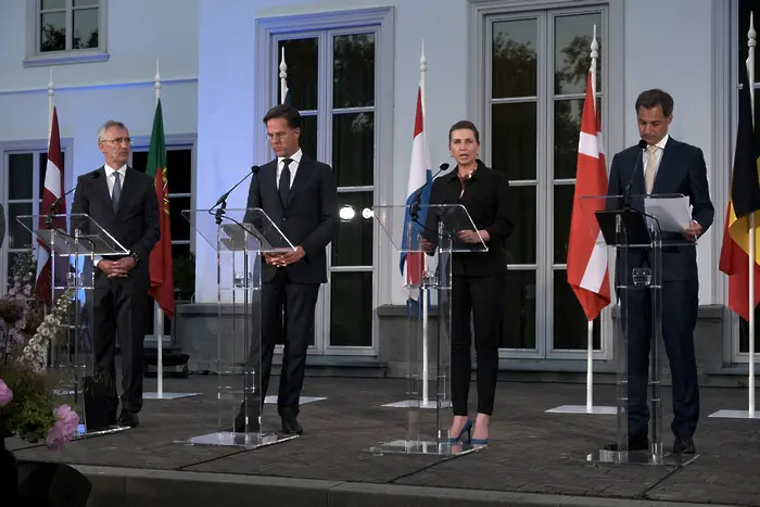 Неформална среща на седем лидери от НАТО в Хага