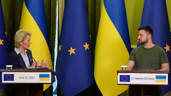 Фон дер Лайен обеща в Киев позиция за присъединяването до седмица