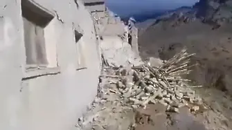 Над 920 души загинаха при земетресение в Афганистан (ВИДЕО)