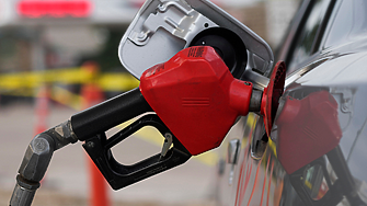За пръв път от 6 месеца бензинът в Гърция падна под 2 евро