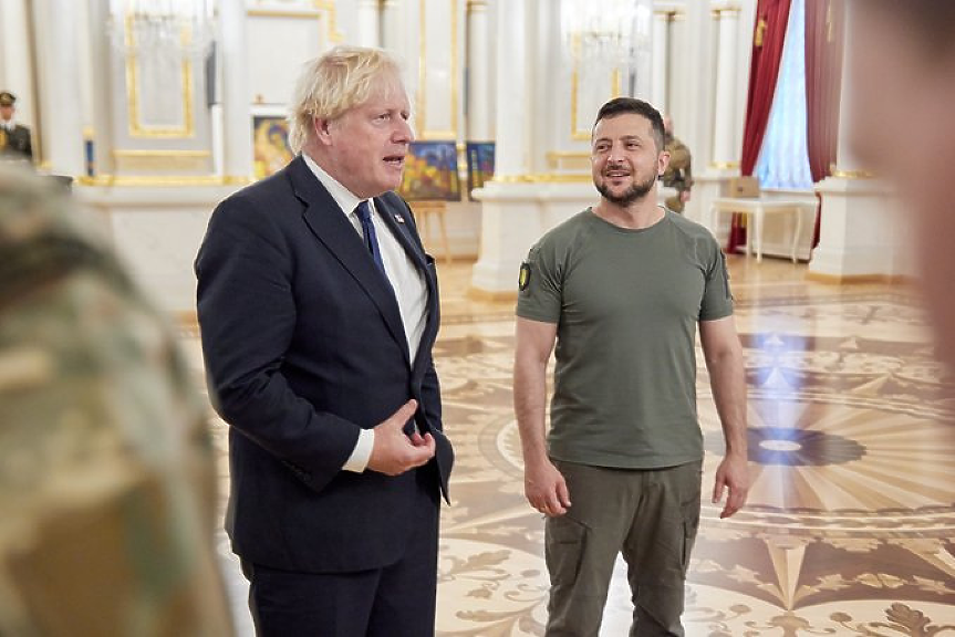 Борис Джонсън пристигна на необявено посещение в Киев 