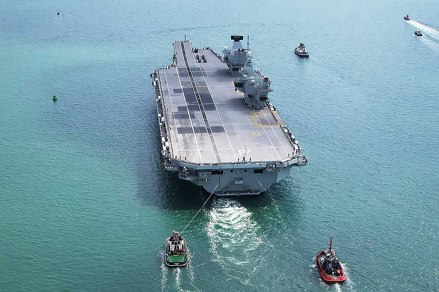 Командният кораб на НАТО закъса край Южна Англия (ВИДЕО)