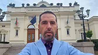 Общинарят със знамето: ще посоча Костадинов с пръст, подарих си телефона на Мария Цънцарова - отключен