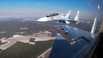 Руски военен самолет падна върху двуетажна къща