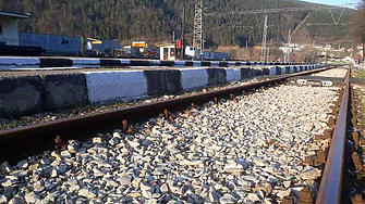 Товарен влак с амоняк дерайлира в Сърбия, има десетки натровени