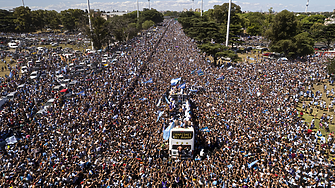 Посрещането: Пет милиони ликуваха и вилняха в Буенос Айрес 
