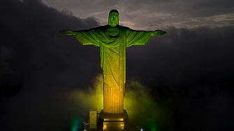 Статуята на Исус в Рио грейна в памет на Пеле