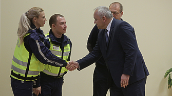 Демерджиев награди младите полицаи, отказали € 10 000 от дрогиран водач