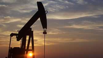 Официално: $100 за барел руски петролни продукти от утре