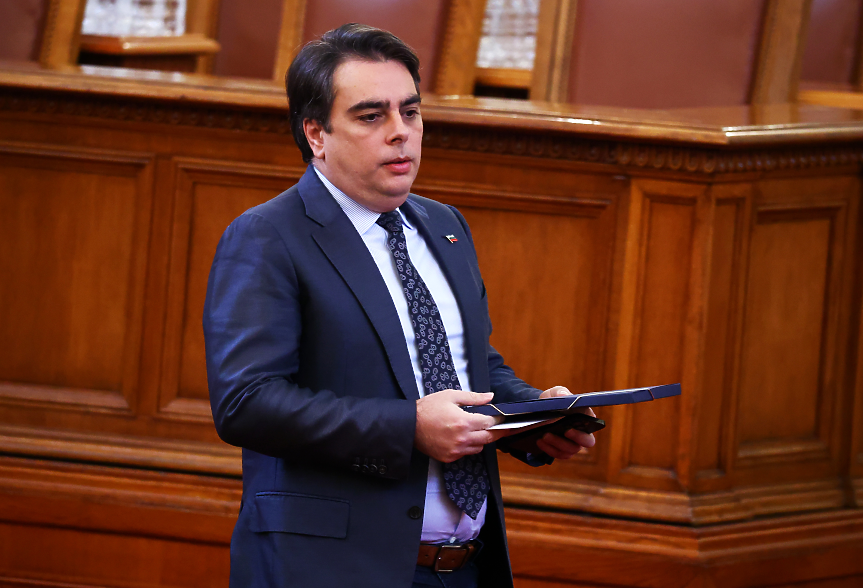Асен Василев откри две грешки в бюджета: 