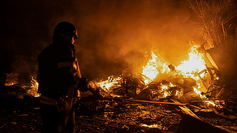 Въздушни атака над Киев, отломки от дронове предизвикаха пожари
