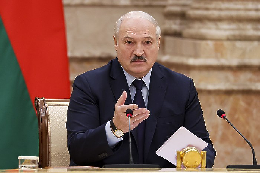 Лукашенко плаши народа си с глобален конфликт
