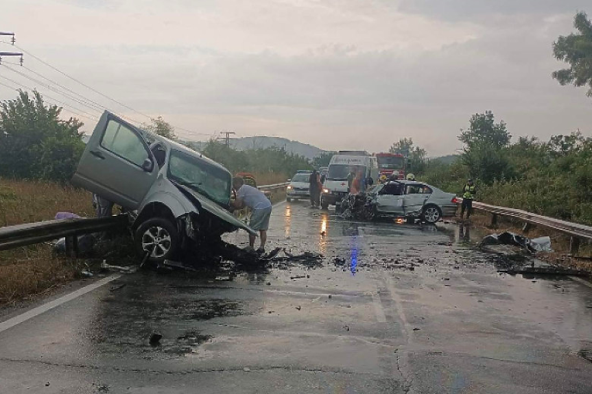 Млад шофьор загина между Приморско и Китен, приятел уби 15-годишен край Дупница