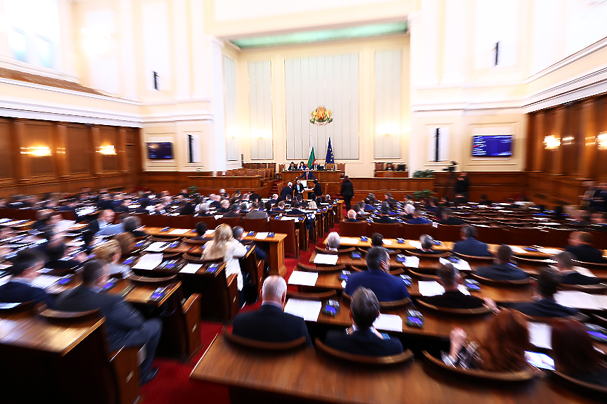 Опозицията блокира парламента заради помощта за Украйна