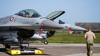 Нидерландия и Дания вдигнаха изтребители Ф-16 заради руски бомбардировачи