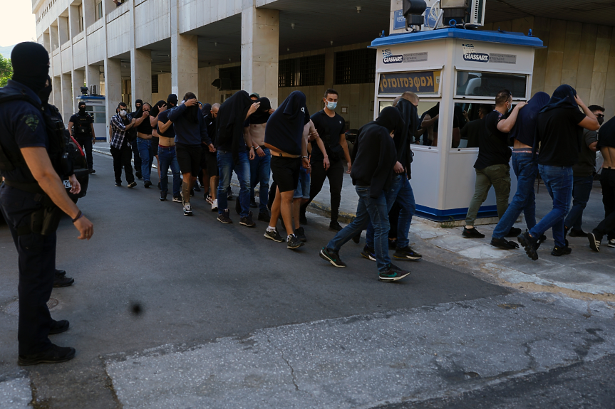 Гърция дава на съд 104 души заради убийството преди мач в Атина