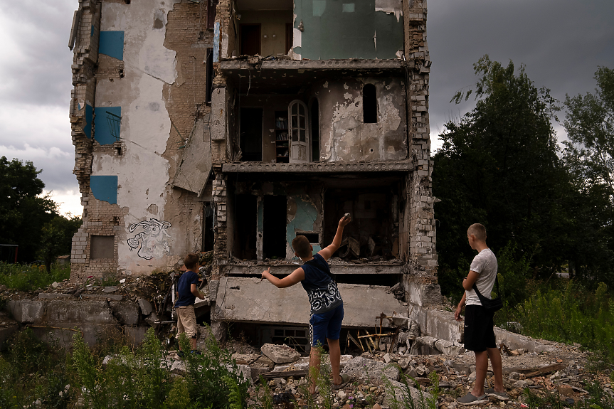Русия продължава да извежда деца от окупираните украински територии