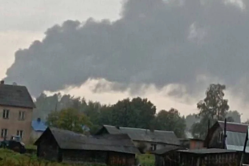 Украински дрон подпалва руско военно летище