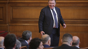 Костадин Ангелов на борба с недостига на лекарства - с парламентарен мейл