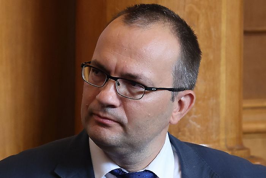 Мартин Димитров към ГЕРБ: Искат по-нисък дефицит. Но не искат 20% ДДС за ресторантьорите
