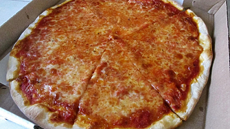 Евростат: пицата в България е поскъпнала с 4 на сто