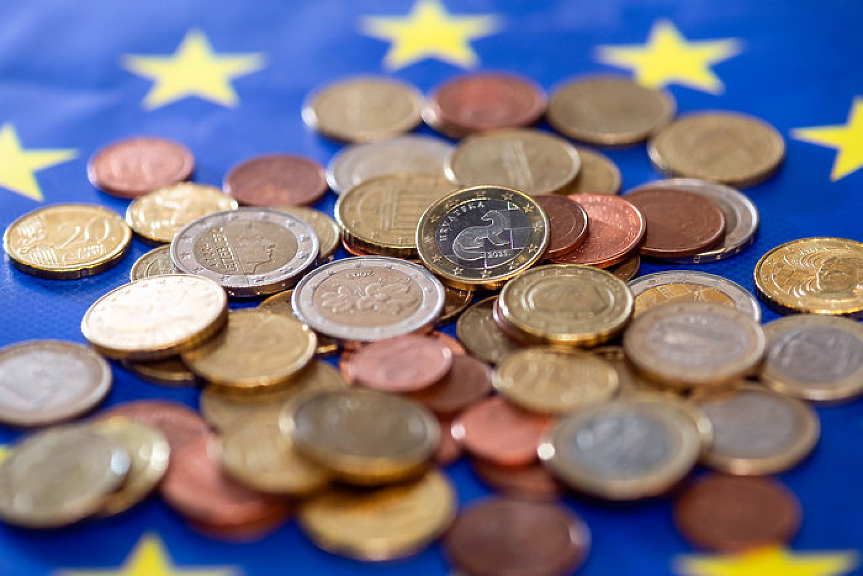 Преводите в евро в ЕС ще стават за 10 секунди. България ще почака