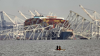 Срутеният мост в САЩ води до забавяне на търговията в света