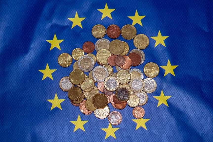 Как ще минаваме към еврото? Безплатен обмен и цени в двете валути