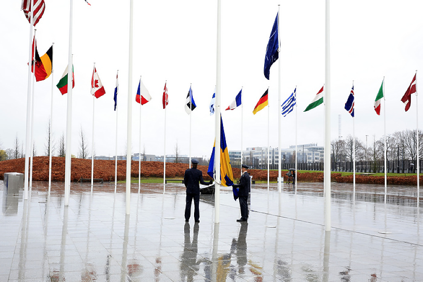 Засега НАТО няма да разполага ядрено оръжие в Швеция