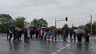 Протест заради липса на канализация блокира изхода на София