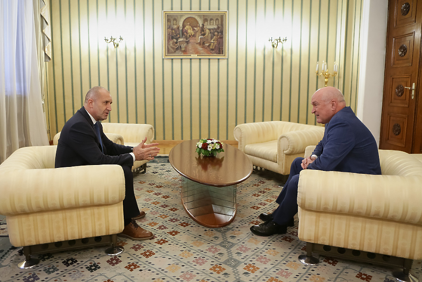 Официално: премиерът Главчев предложи на президента да назначи Главчев за външен министър