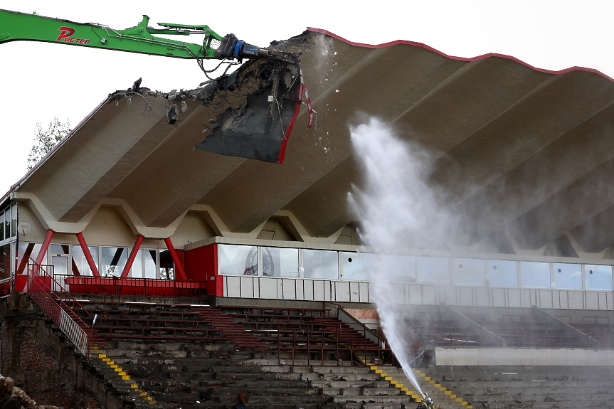 Демонтажът на Армията: процесът е необратим, ще има нов стадион (СНИМКИ)