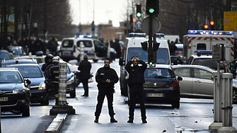 Най-малко двама убити при бягство на затворник във Франция