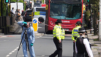 Дете загина, а четирима са ранени след нападение с меч в Лондон