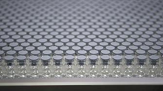 Европрокуратурата разследва придобиването на COVID ваксините