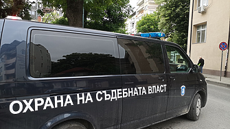 Край на драмата с барикадиралия се бивш полицай в Пловдив: към 5,30 часа той се предаде 