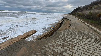 Пропадна крайбрежната алея на Обзор - заради лошото време