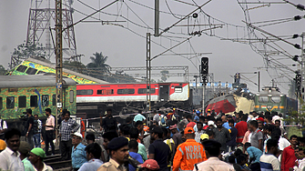 Трагедия в Индия: най-малко 233 жертви при влакова катастрофа