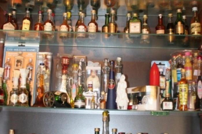 Производители вносители и търговци предупреждават че и цените на алкохола