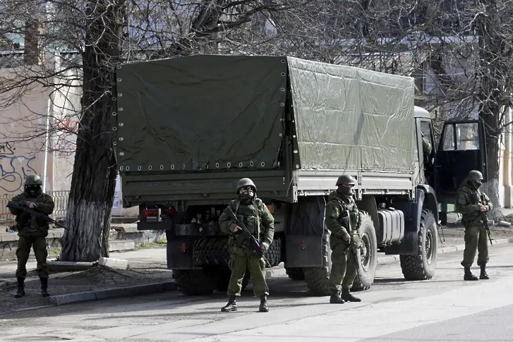 2000 руски военнослужещи се изсипаха в Крим 