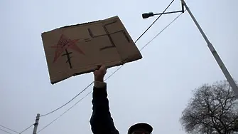Бранят с жива верига протестиращ пред руското посолство