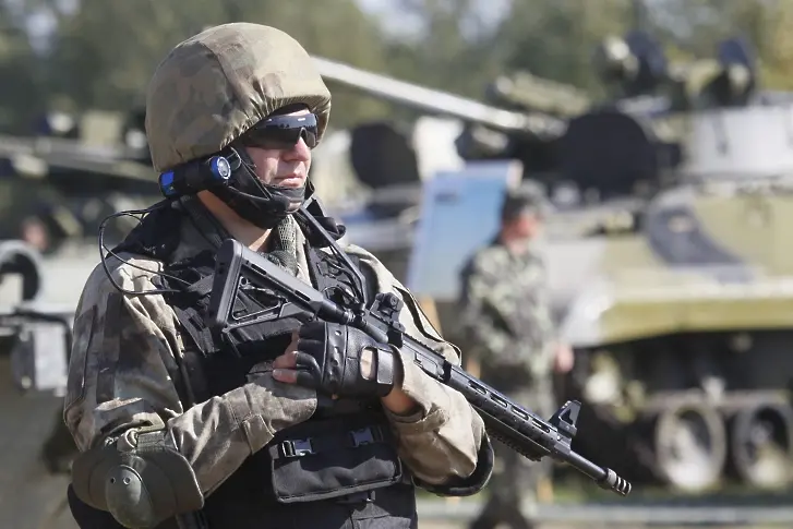 НАТО предупреди Русия да не се меси в Украйна