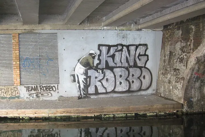 Откраднати графити на Банкси на търг за милиони